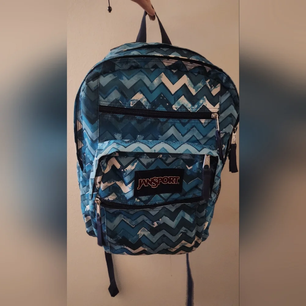 Jansport Blue and White Chevron Backpack LARGE Lap Top Sleeve PERFECT CONDITION!